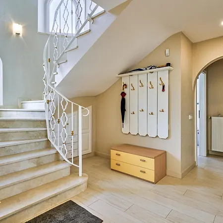 Villa Impresionante Al Canal Con Piscina